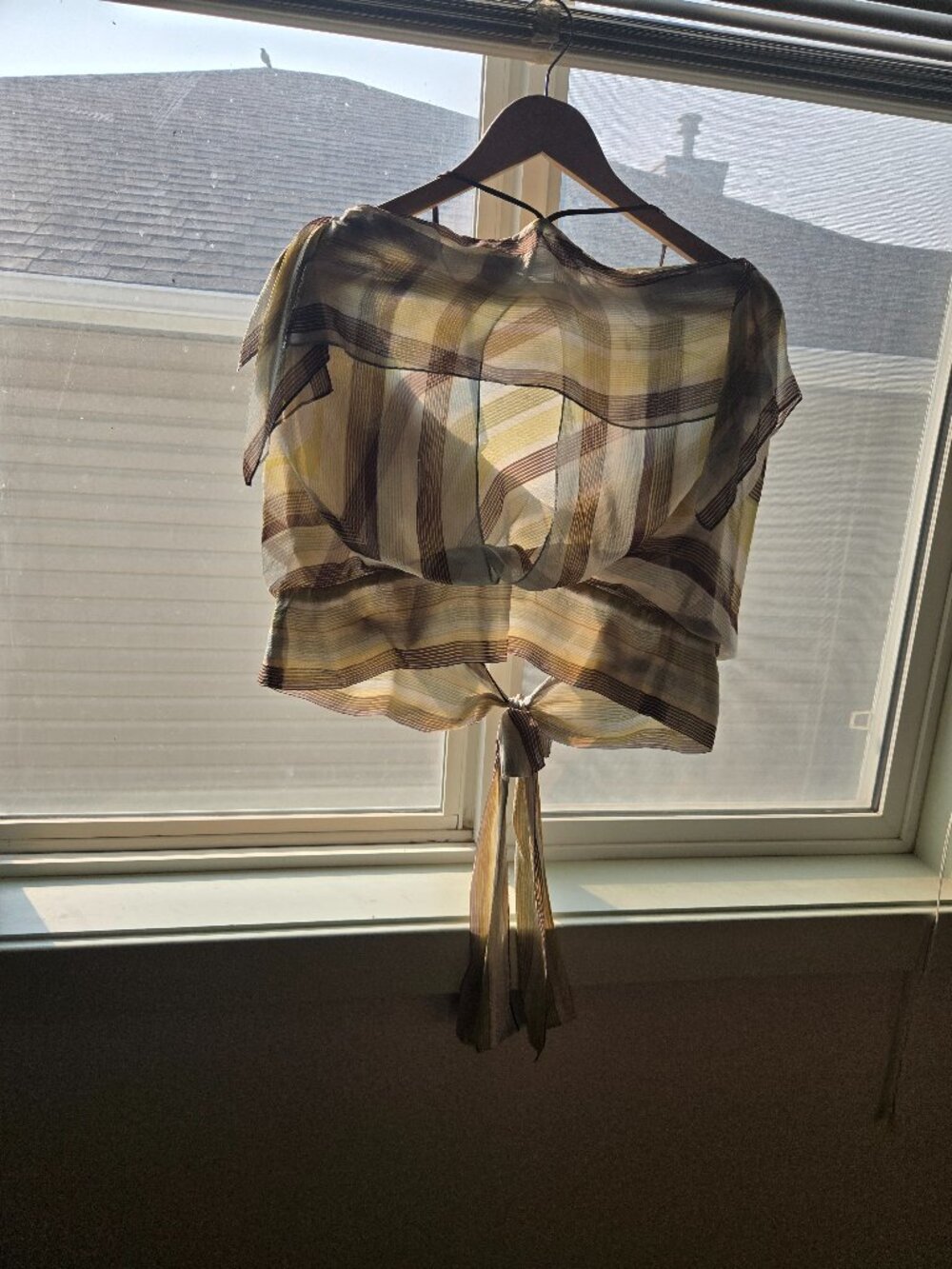 BCBGMAXAZRIA Designer Top – Feminine & Sophisticated